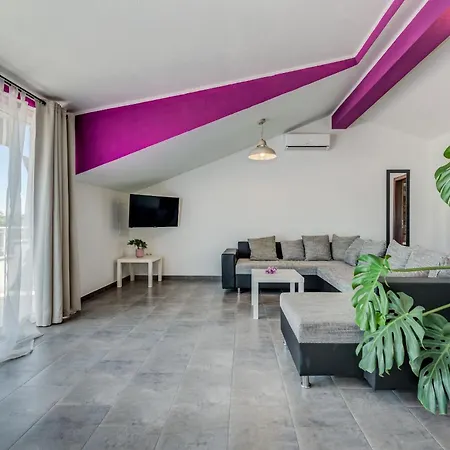 Daire Deepwater Slatine